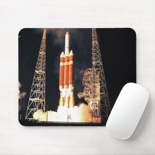 Eine Delta-IV-Rakete hebt ab Mousepad (Mit Mouse)
