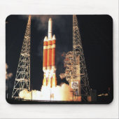 Eine Delta-IV-Rakete hebt ab Mousepad (Vorne)