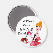 "Eine Diva's Arbeit ist NIE erledigt!" Domesic Div Magnet (Vorderseite/Rückseite)