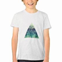 Eine dreieckige, geometrische Berglandschaft