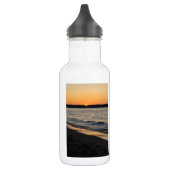 Eine durchsichtige Wasserflasche (Links)