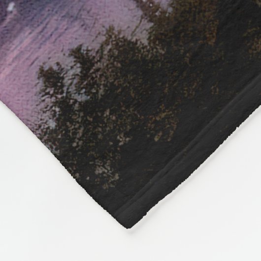 Eine düstere märchenhafte Burg auf einem Berg inmi Fleecedecke (Ecke)