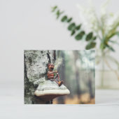 Eine Eichelfe trinkt Kaffee Postkarte (Stehend Vorderseite)