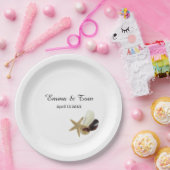 Eine einfache, minimalistische Hochzeit am Strand Pappteller (Party)