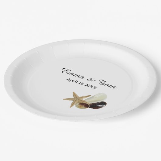 Eine einfache, minimalistische Hochzeit am Strand Pappteller (Schrägansicht)