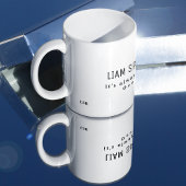 eine einfache und angenehme weiße Tasse mit Namen