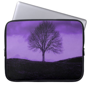 Eine einsame Silhouette Lila Naturlandschaft Laptopschutzhülle