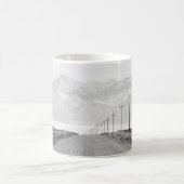 Eine einsame Straße und Power | San Juan Mountains Kaffeetasse (Mittel)