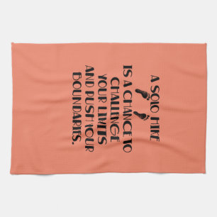 Eine Einzelwanderung ist eine Chance, Ihre Grenzen Geschirrtuch