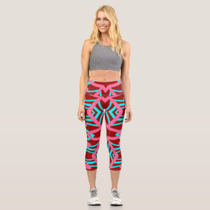 Eine elegante mehrfarbige Stoffmuster-Mütze für de Capri Leggings