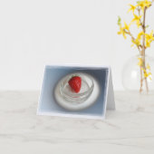 Eine Erdbeere in einer Tasse Karte (Gelbe Blume)