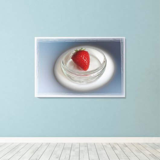 Eine Erdbeere in einer Tasse Leinwanddruck (Insitu (Holzboden))