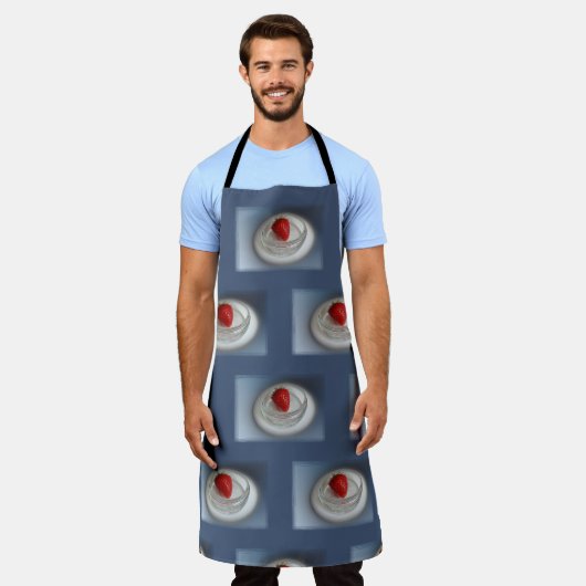 Eine Erdbeere in einer Tasse Schürze (Getragen)