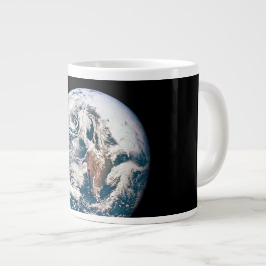 Eine Erde, die aus der Apollo 10 Raumsonde stammt. Jumbo-Tasse (Vorderseite Rechts)