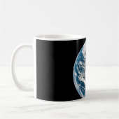 Eine Erde, die aus der Apollo 10 Raumsonde stammt. Kaffeetasse (Links)