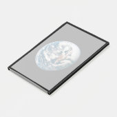 Eine Erde, die aus der Apollo 10 Raumsonde stammt. Post-it Klebezettel (angewinkelt)