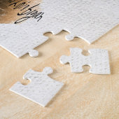 Eine Erholung von Frowning Bluebird auf einem Zwei Puzzle (Seite)