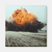 Eine Explosion bricht aus Magnet (Vorne)