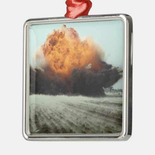 Eine Explosion bricht aus Silbernes Ornament (Links)