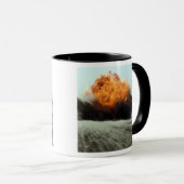 Eine Explosion bricht aus Tasse (VorderseiteRechts)