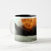 Eine Explosion bricht aus Zweifarbige Tasse (Vorderseite Links)