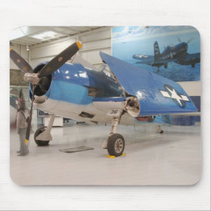 Eine F-6F Hellcat-Kampfflugzeug aus dem Zweiten We Mousepad