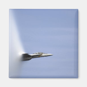 Eine F/A-18E Superhornisse erreicht die Magnet