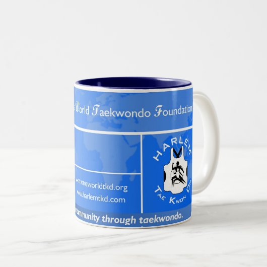 Eine Fahnen-Tasse der WeltTKD Zweifarbige Tasse (VorderseiteRechts)