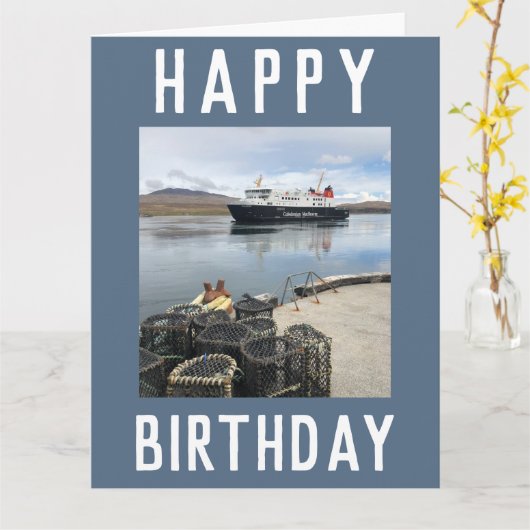 Eine Fähre in Port Askaig, Islay, Schottland Gebur Karte (Gelbe Blume)