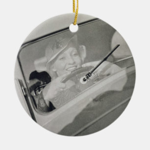 Eine fahrende Frau, c.1930s (Rastertiefdruck) Keramik Ornament
