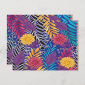 eine farbenfrohe Blume und ein Muster der Blätter Postkarte (Vorne/Hinten)