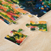 Eine farbenfrohe Katze, die bei Sonnenlicht an der Puzzle (Seite)