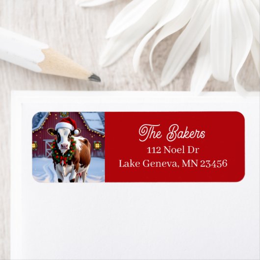 Eine festliche Kuh in der Weihnachtsmannmütze Weih (Insitu)