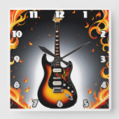 Eine feurige Gitarre im Rampenlicht Quadratische Wanduhr (Vorderseite)