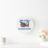 EINE FISCHENENVERSCHMUTZUNG gerettet Runde Wanduhr (Zuhause)