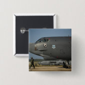 Eine Flugbesatzung der US Air Force bereitet eine  Button (Vorne & Hinten)