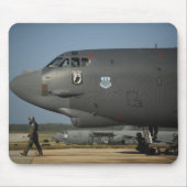 Eine Flugbesatzung der US Air Force bereitet eine  Mousepad (Vorne)