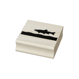 Eine Forelle im Fluss Gummistempel