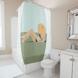 Eine Frau am Strand Duschvorhang