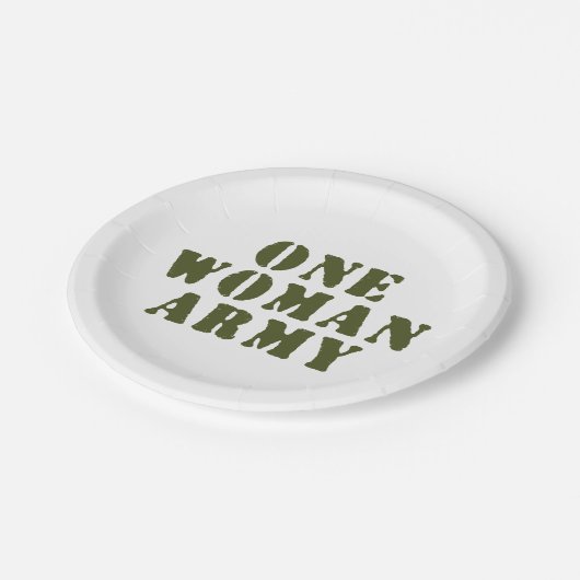 EINE FRAU ARMY PAPPTELLER (Schrägansicht)