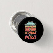 Eine Frau auf dem Fahrrad Button (Vorne & Hinten)