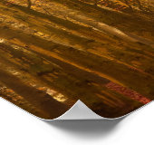 Eine Frau, die mit einem Hund auf einem Herbstplak Poster (Ecke)