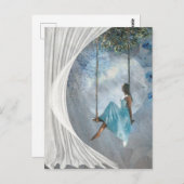 Eine Frau in blauem Kleid auf einer Schaukel Postkarte (Vorne/Hinten)