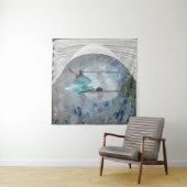 Eine Frau in blauem Kleid auf einer Schaukel Wandteppich (Beispiel (Horizontal))