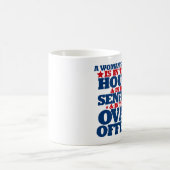 Eine Frau ist im Haus und im Senat. Kaffeetasse (Mittel)