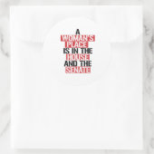 Eine Frau ist im Haus und im Senat. Runder Aufkleber (Tasche)