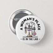 Eine Frau ist im Labrador - Wissenschaftlerin Button (Vorne & Hinten)