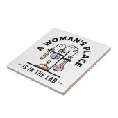 Eine Frau ist im Labrador - Wissenschaftlerin Fliese (Seite)