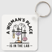 Eine Frau ist im Labrador - Wissenschaftlerin Schlüsselanhänger (Rückseite)