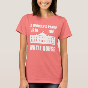 "EINE FRAU IST IM WEISSEN HAUS." T-Shirt